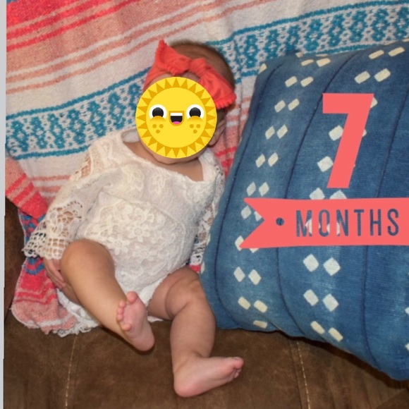 White lace long sleeved onesie size 70 (6-9 month) - Picture 5 of 5